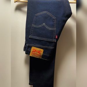 Levi’s 512 Jeans in Navy.